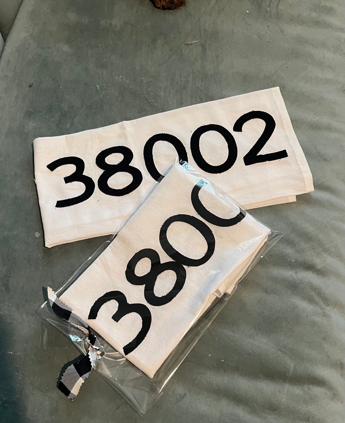 38002 Appliqué Zip Code Tea Towel